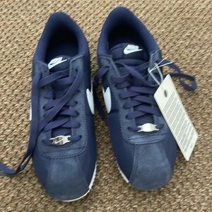 Nike Women's Athletic Shoes - Navy and White